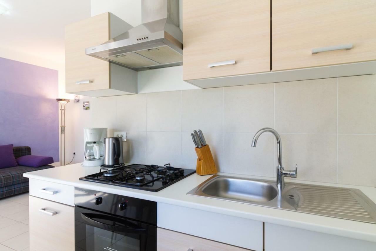 Apartments Tonka Near Beach And Sea Pula Exterior photo