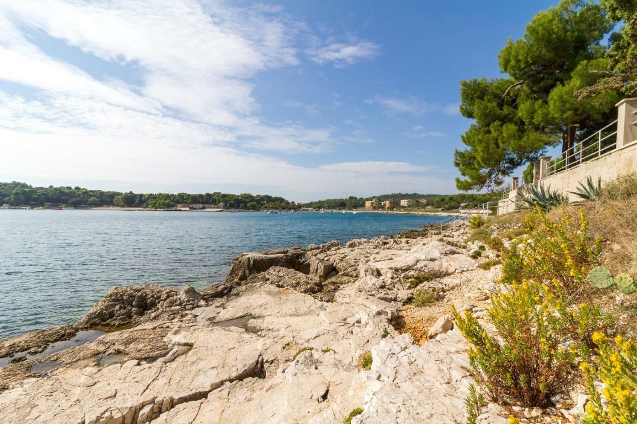 Apartments Tonka Near Beach And Sea Pula Exterior photo