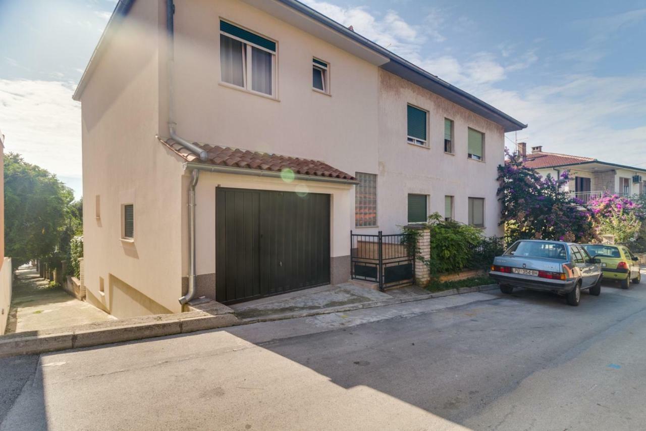 Apartments Tonka Near Beach And Sea Pula Exterior photo
