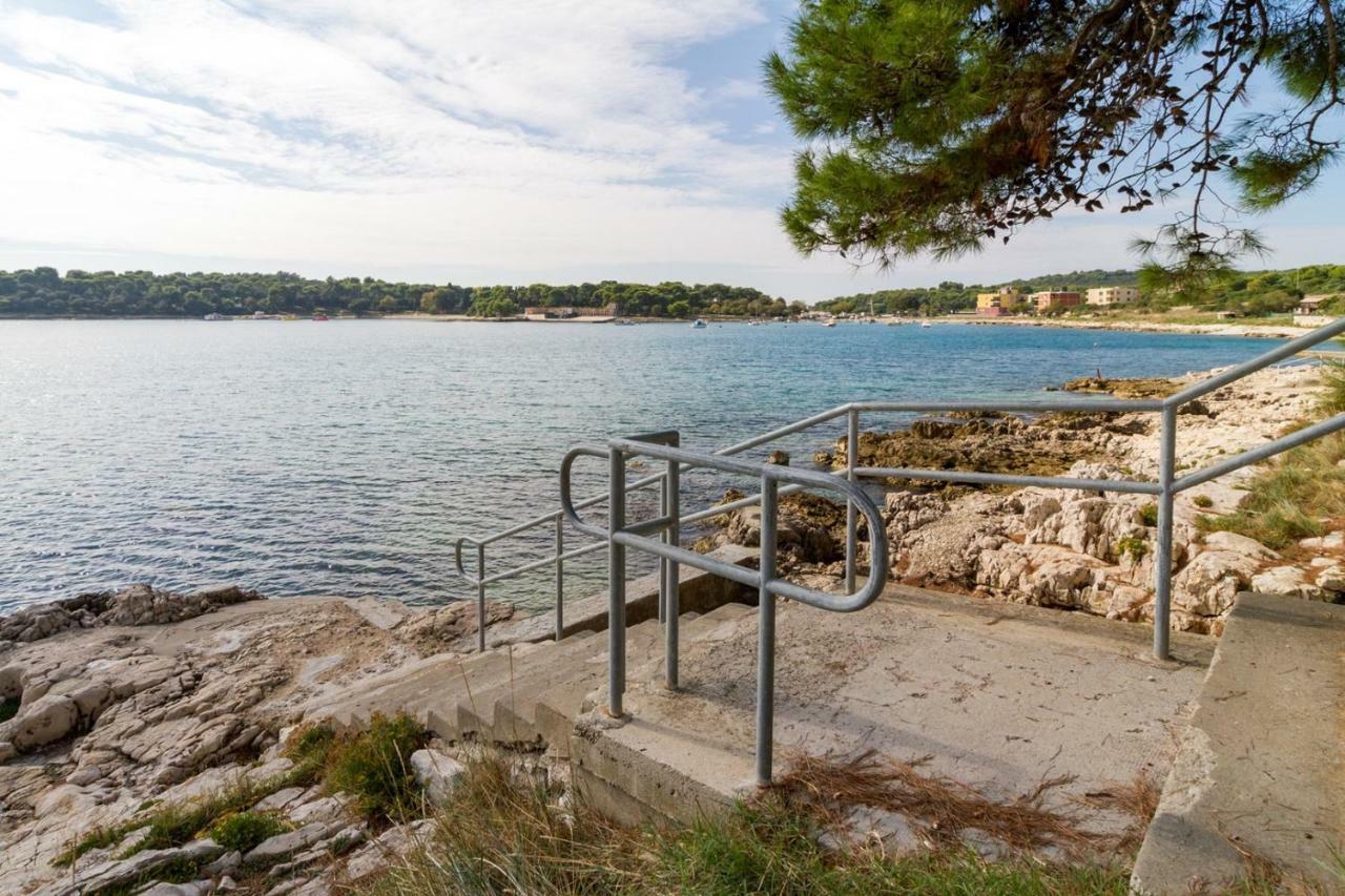 Apartments Tonka Near Beach And Sea Pula Exterior photo