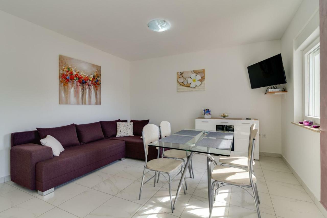 Apartments Tonka Near Beach And Sea Pula Exterior photo